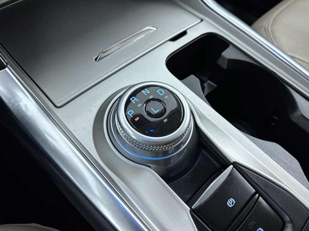 Used 2023 White Ford Limited image 21