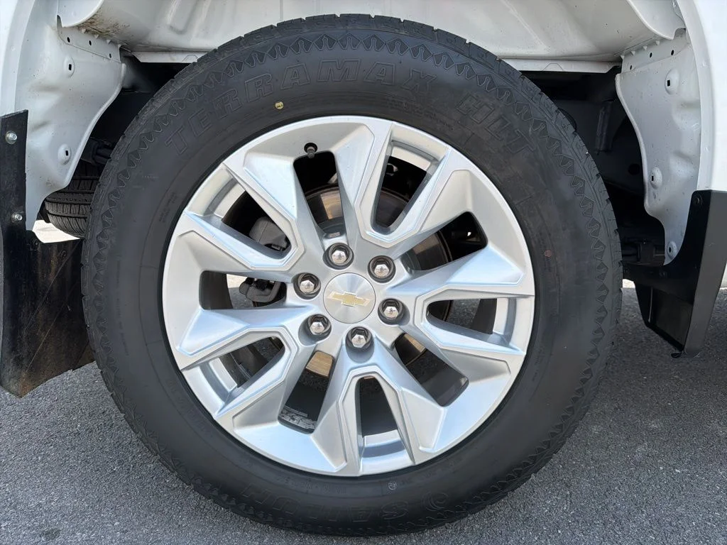 Used 2021 White Chevrolet Custom image 13
