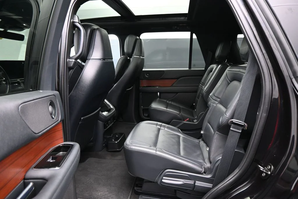 Used 2023 Black Lincoln Reserve image 31