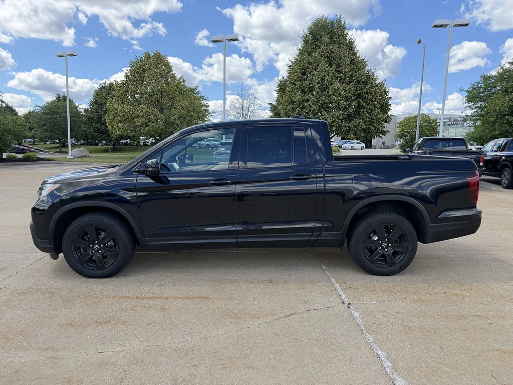 Used 2017 Crystal Black Pearl Honda Black Edition image 3