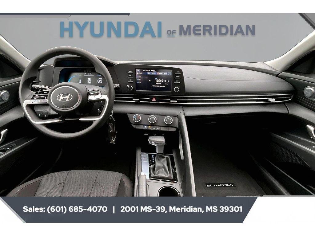 New 2026 ABYSS BLACK Hyundai SE image 5