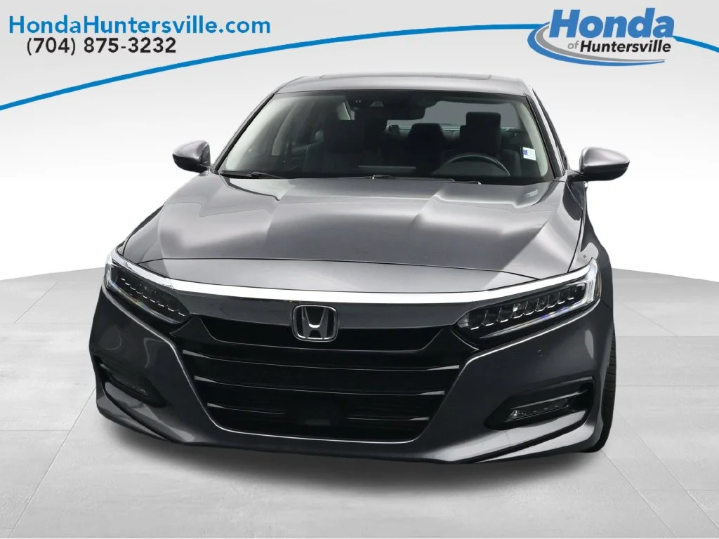 Used 2018 Modern Steel Metallic Honda Touring image 2