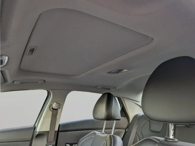 Used 2025 White Hyundai Limited image 19
