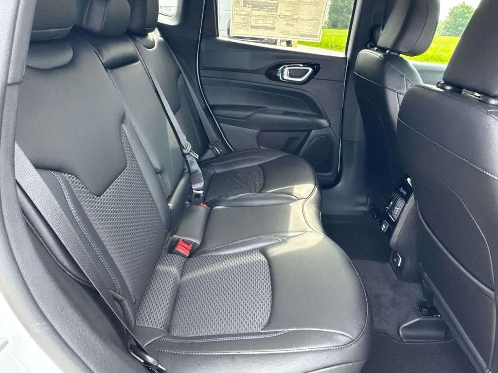New 2026 White Jeep Latitude image 22