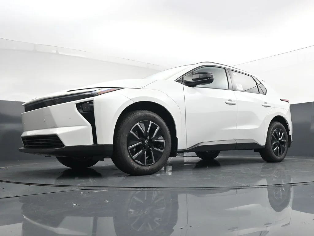New 2026 Wind Chill Pearl <sup>1</sup> Toyota  XLE image 31