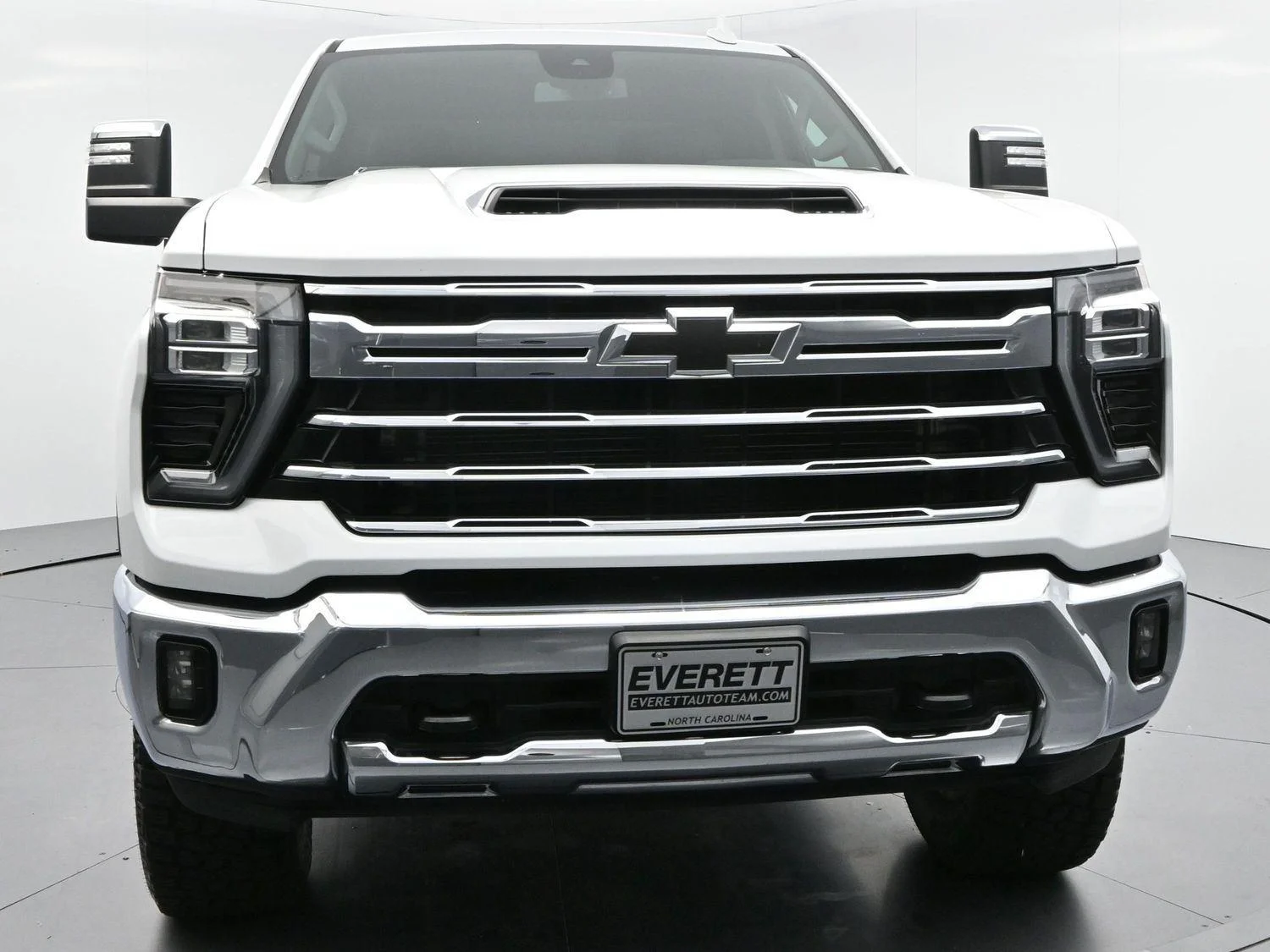 Used 2024 Summit White Chevrolet LTZ image 2