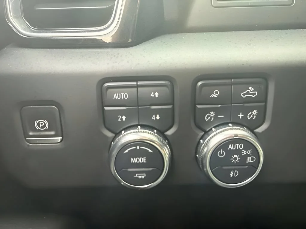 Used 2022 WHITE FROST TRICOAT GMC Denali image 20