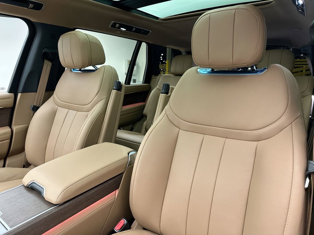 New 2027 Fuji White Land Rover SE image 10