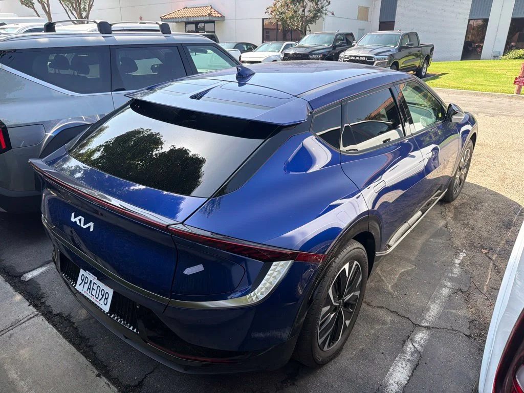 Used 2024 Blue Kia Wind image 5