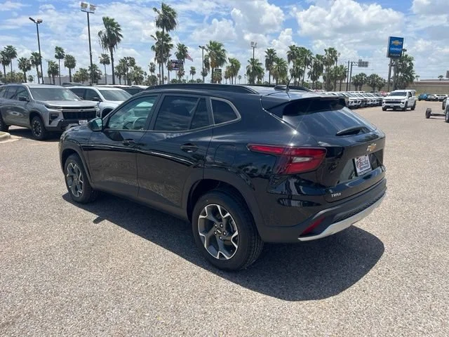 Used 2025 Mosaic Black Metallic Chevrolet LT image 6