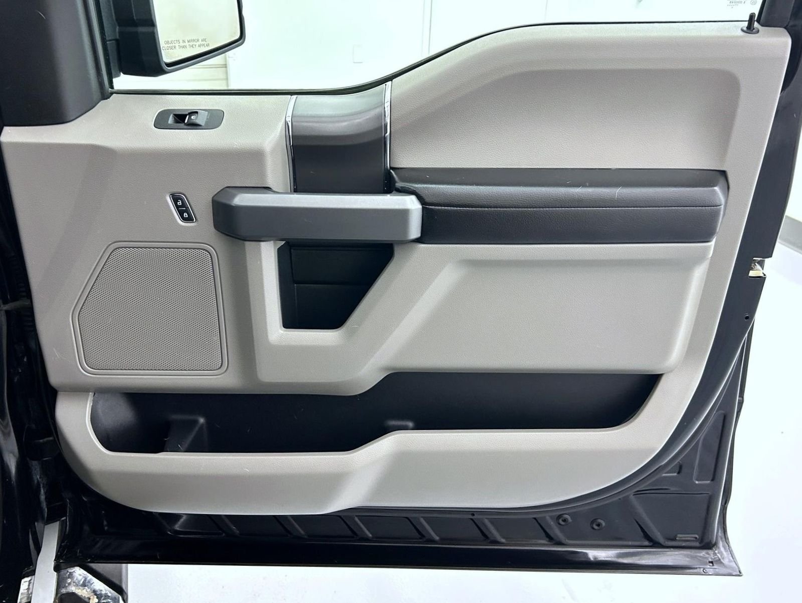 Used 2018 Shadow Black Ford XLT image 16