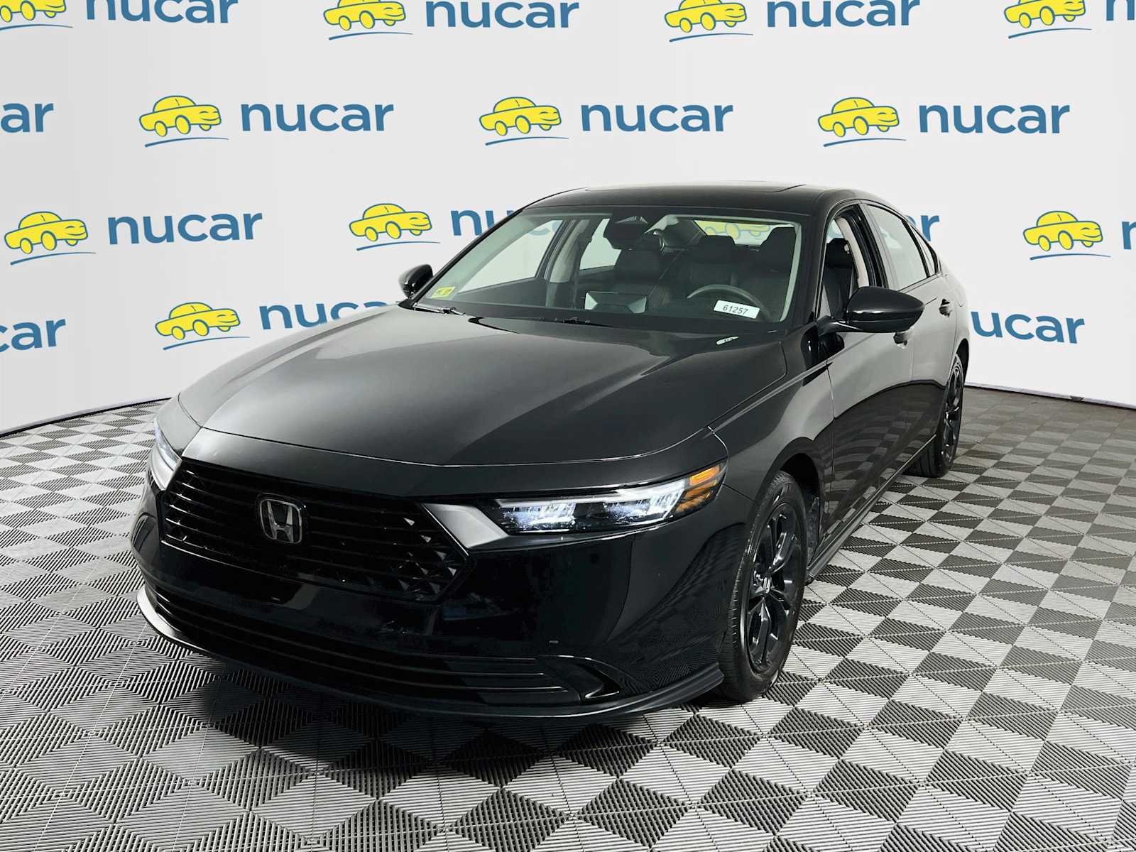 Used 2025 Crystal Black Pearl Honda SE image 3
