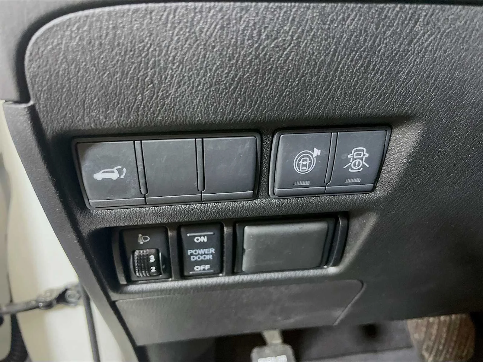 Used 2019 Pearl White Tricoat Nissan SL image 8