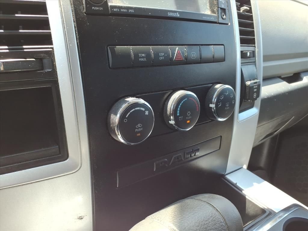 Used 2009 Red Dodge SLT image 22