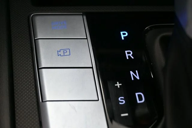 Used 2023 Silver Hyundai SEL image 25