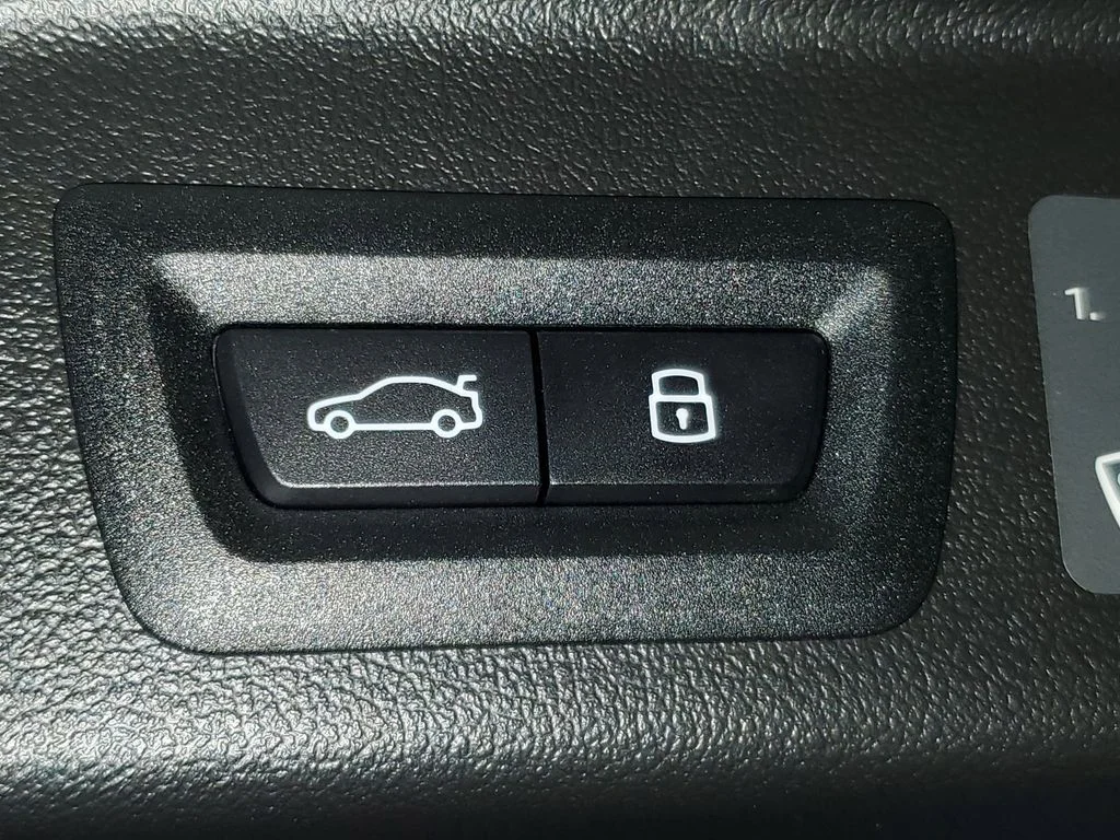 Used 2026 White BMW sDrive40i image 8