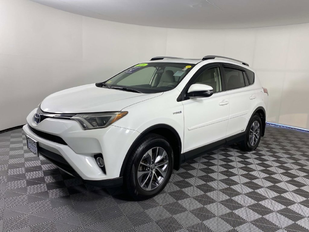 Used 2016 White Toyota XLE image 4