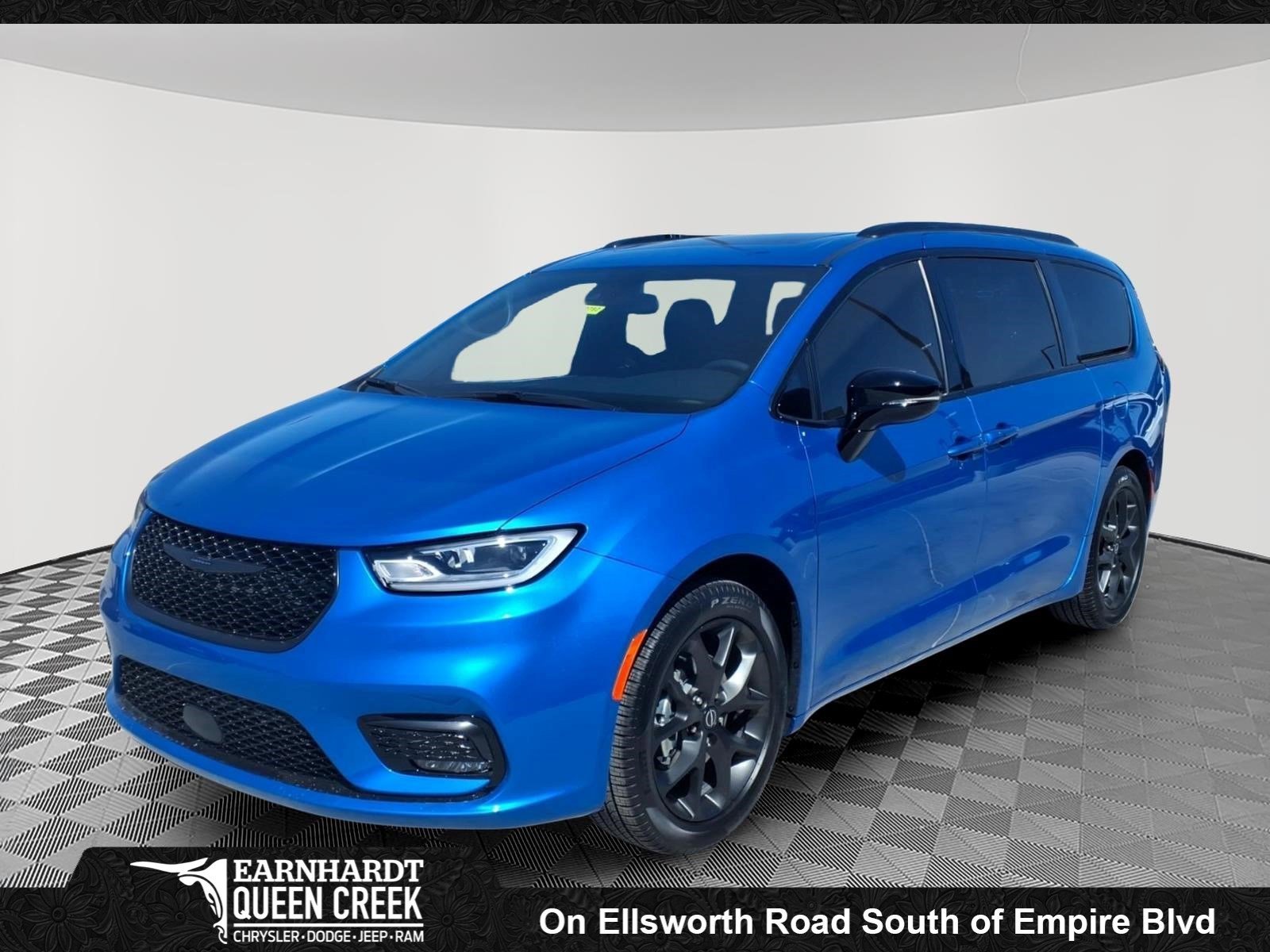 2026 Chrysler Pacifica Select's photo