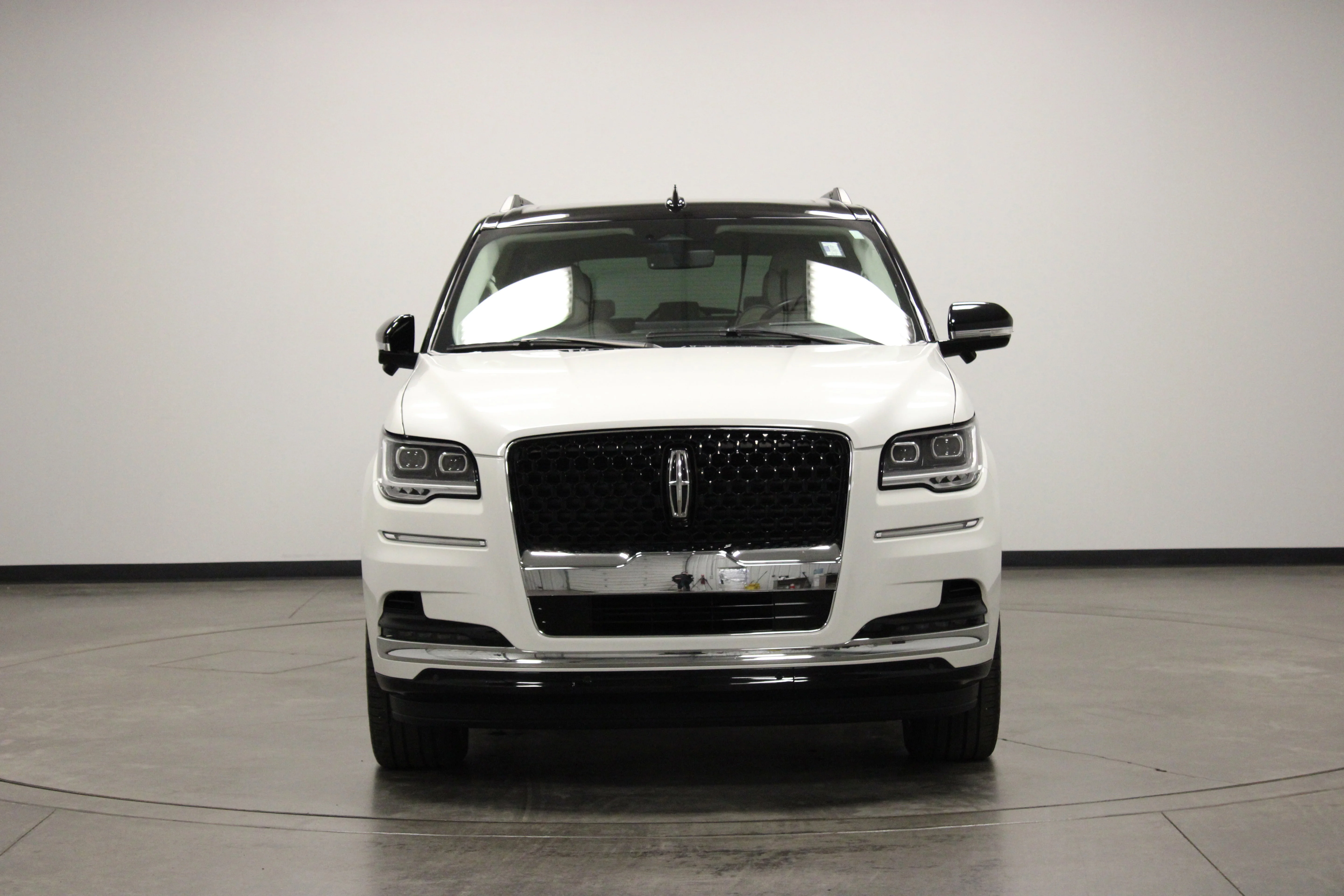 Used 2024 White Metallic Lincoln Black Label image 3
