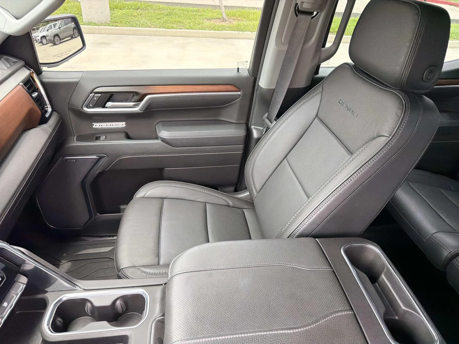 Used 2025 Blue GMC 2WD Crew Cab 147 Denali image 16