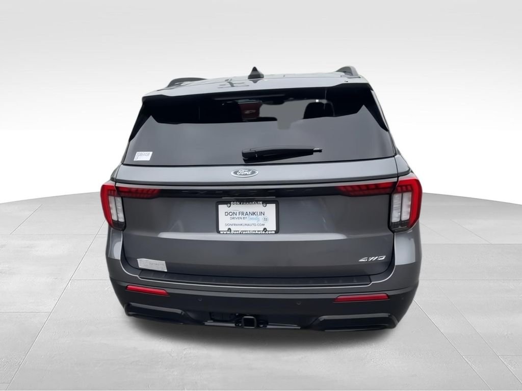 Used 2025 Gray Ford ST-Line image 8