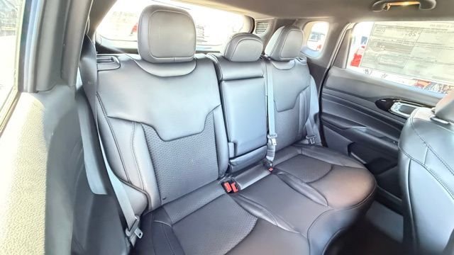 New 2026 Bright White Clearcoat Jeep Latitude image 31