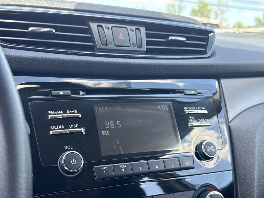 Used 2018 White Nissan S image 16