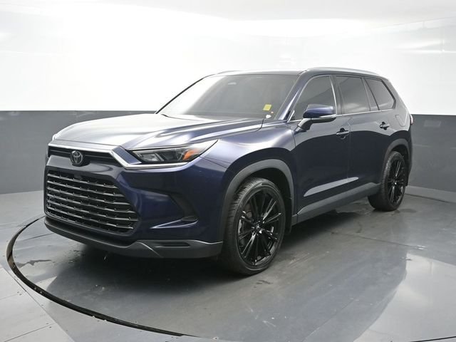Used 2024  Toyota XLE image 3