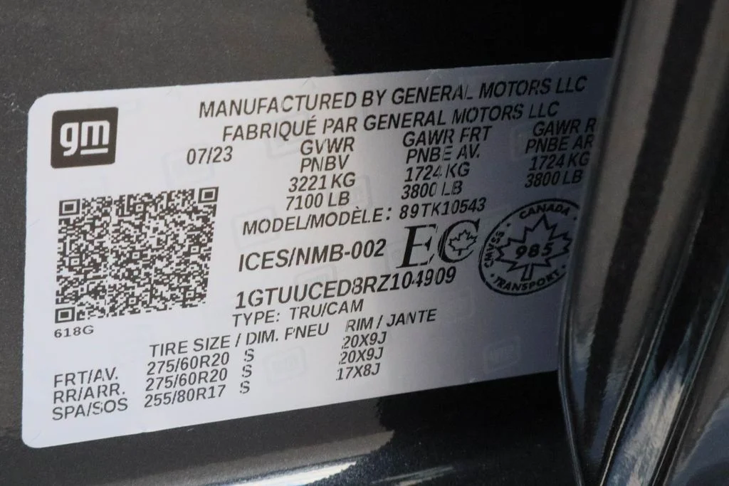 Used 2024 Gray GMC Elevation image 32