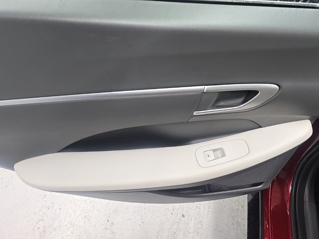 Certified Used 2025 Red Hyundai SEL image 15