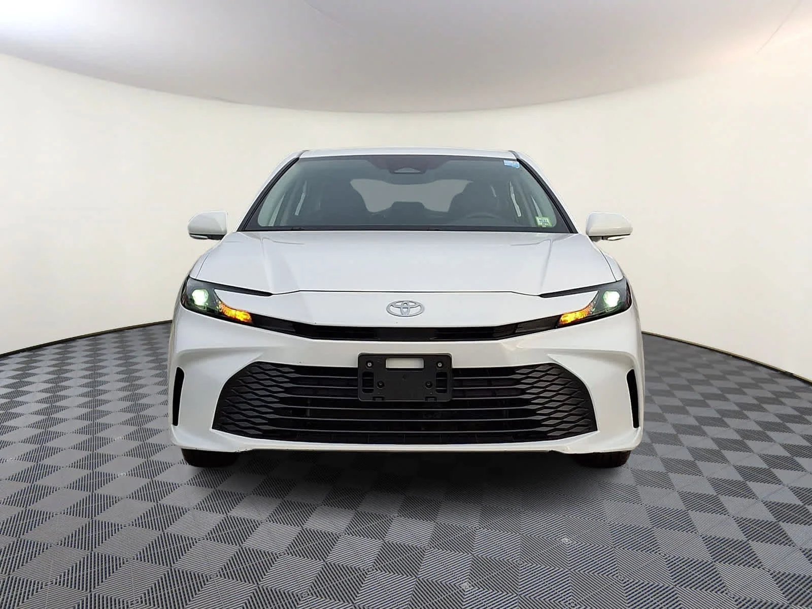 Used 2025 Ice Cap Toyota LE image 3