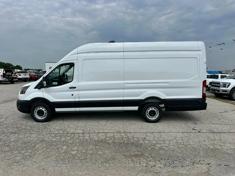 New 2026 Oxford White Ford T-250 148" EL Hi Rf 9150 GVWR RWD image 2