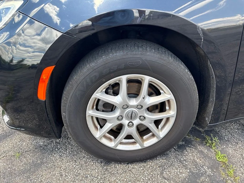 Used 2022 Black Chrysler Touring L image 13