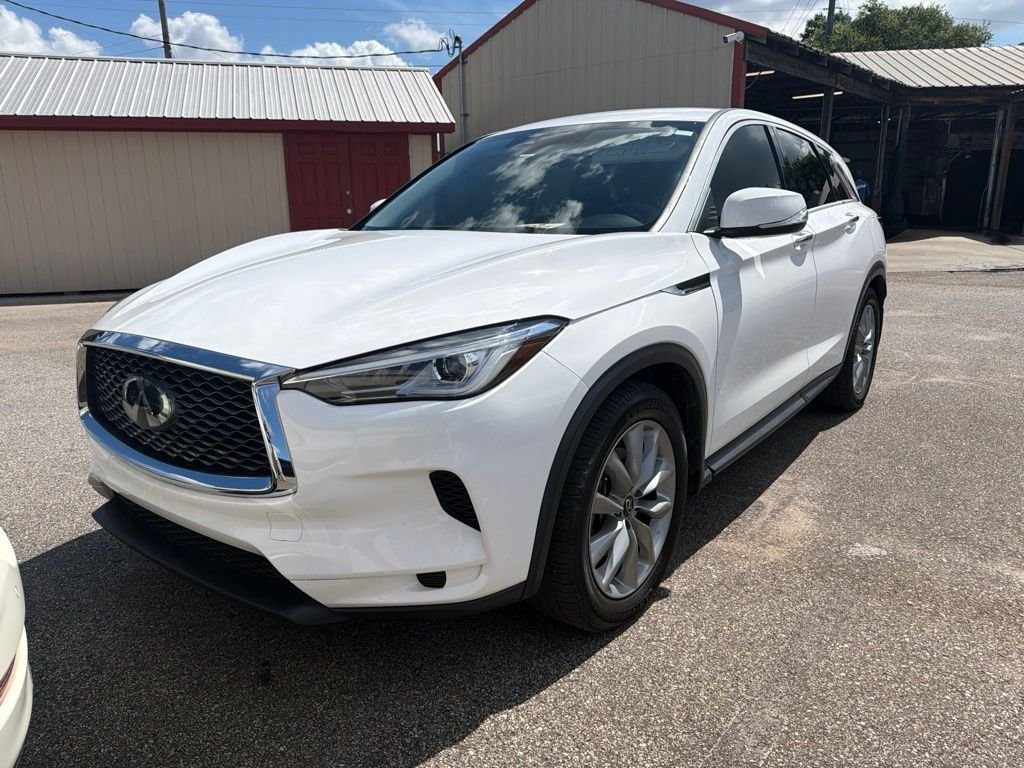 Used 2021 White INFINITI PURE image 1