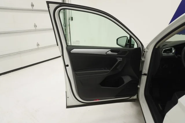 Used 2022 WHITE Volkswagen S image 16