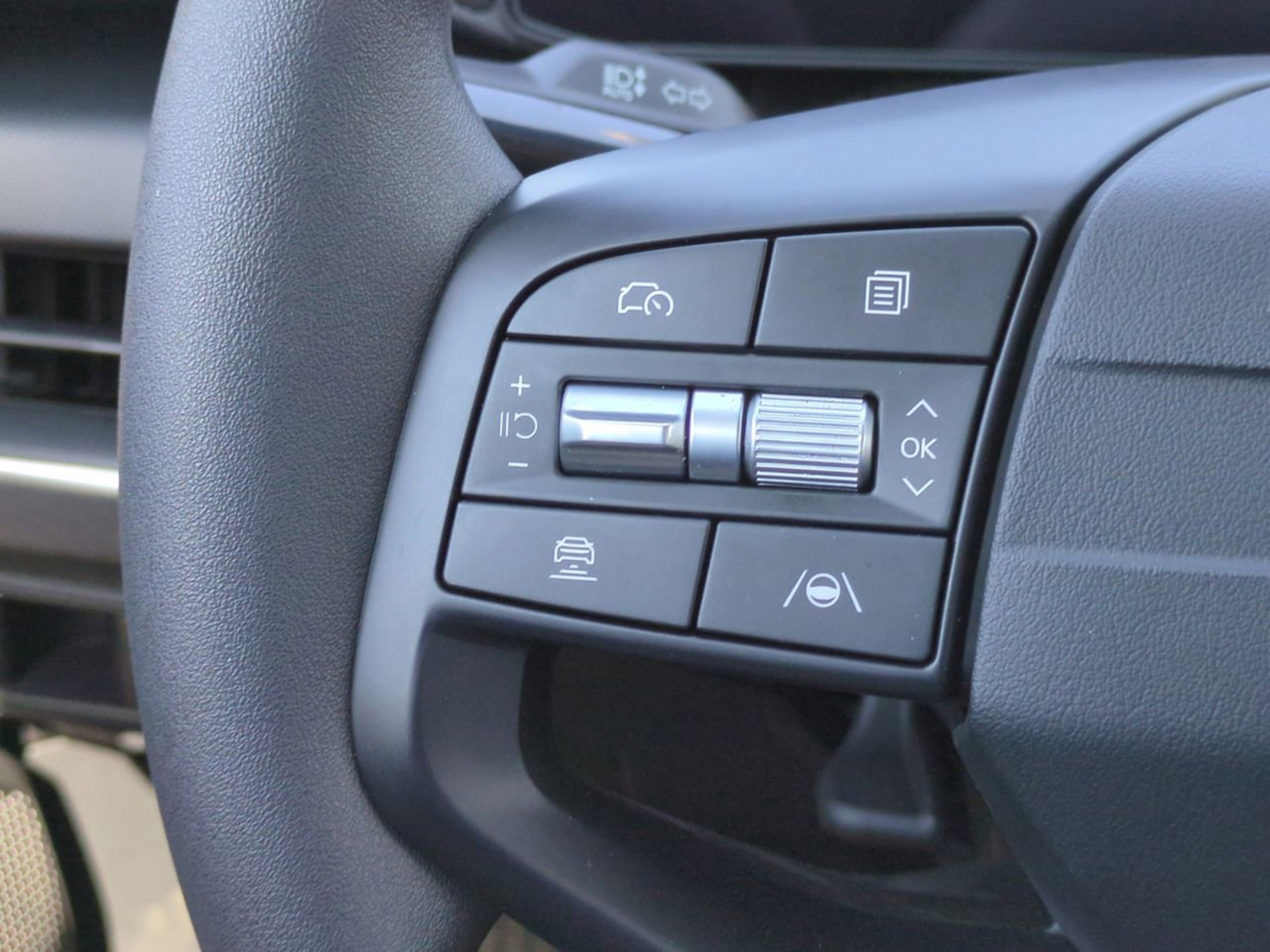 New 2026 Snow White Pearl Kia LX image 21