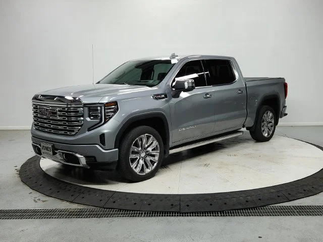 Used 2024 Silver GMC Denali image 4