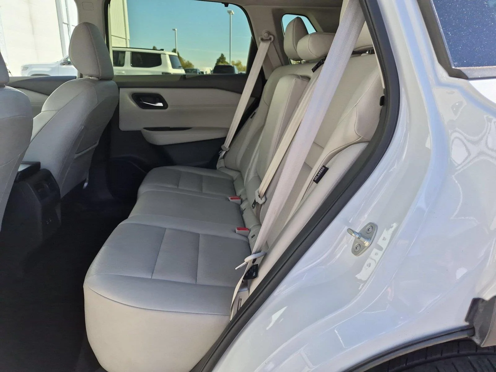 Used 2025 Everest White Pearl Nissan SV image 31