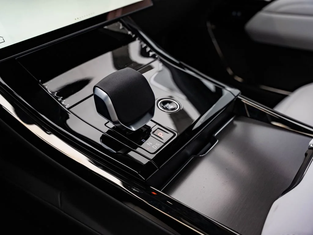 New 2026 Carpathian Grey Land Rover SE image 37