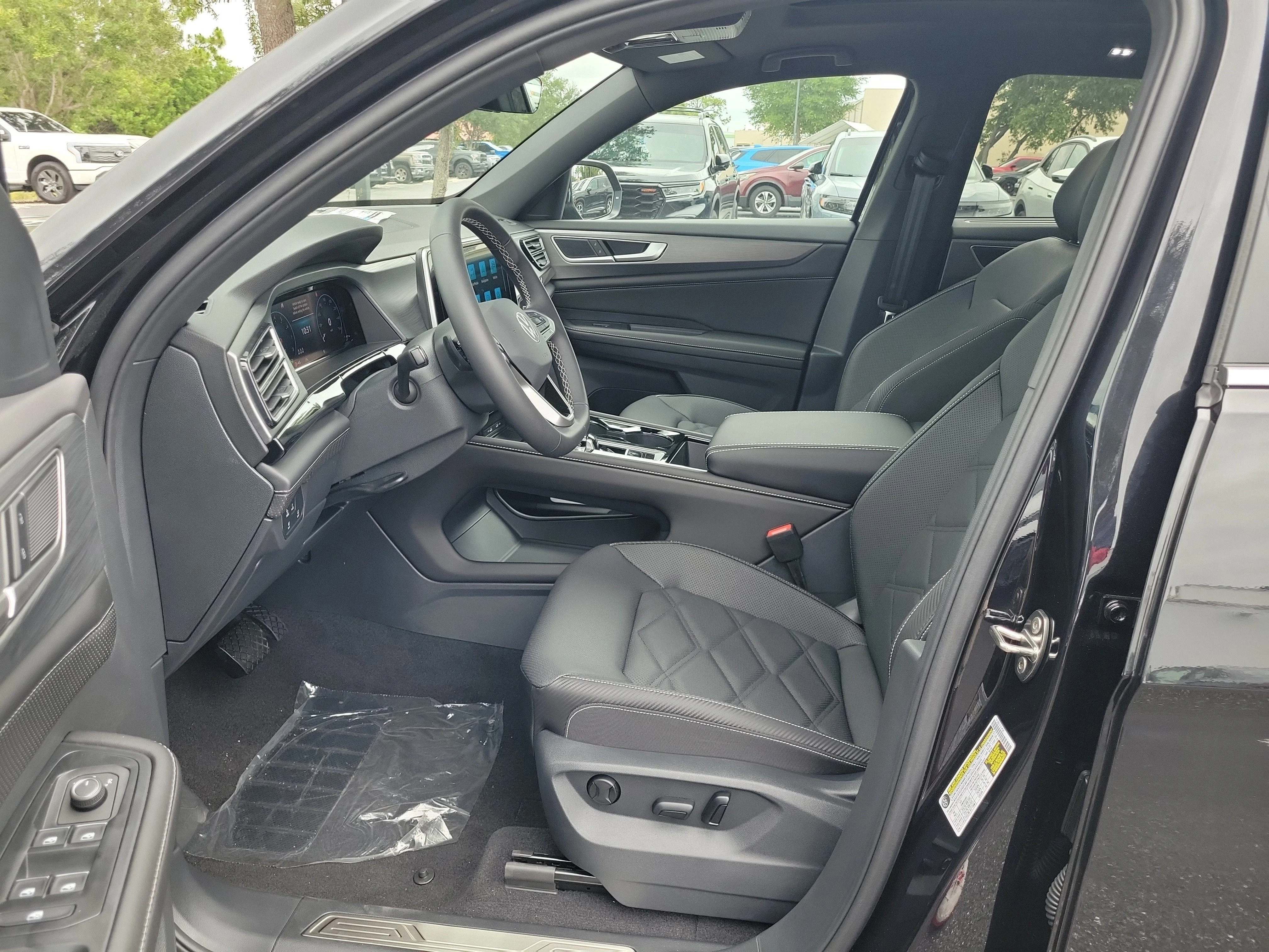 New 2026 Black Volkswagen 2.0T SE w/Technology image 16