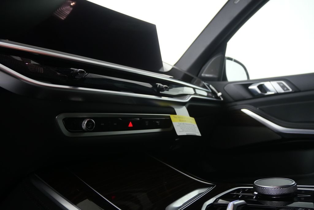 New 2026 Manhattan Green Metallic BMW xDrive50e image 19