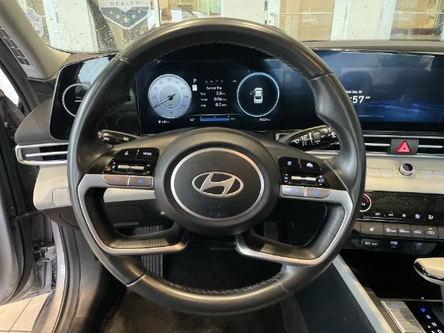 2024 Hyundai Elantra Limited - Photo 19