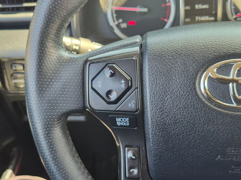 Used 2020 Black Toyota Venture image 33