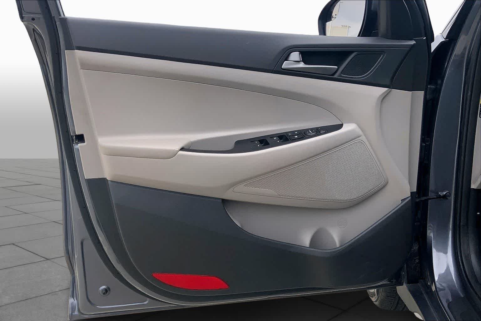 Used 2018 Coliseum Gray Hyundai SEL image 24