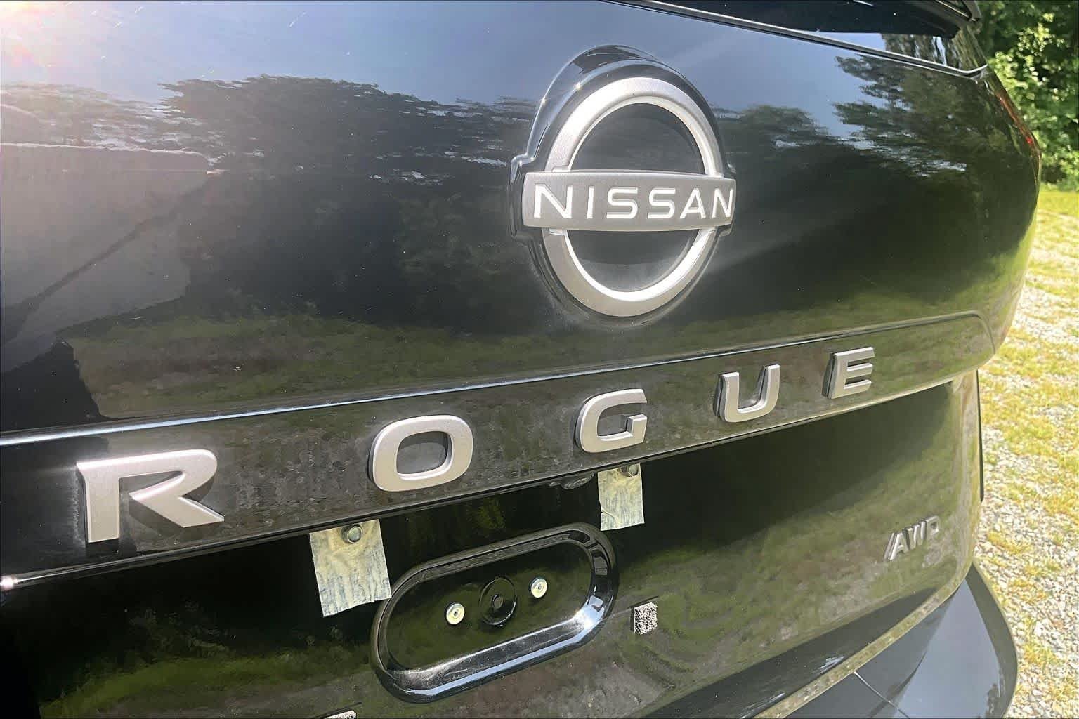 Used 2026 Super Black Nissan SV image 10