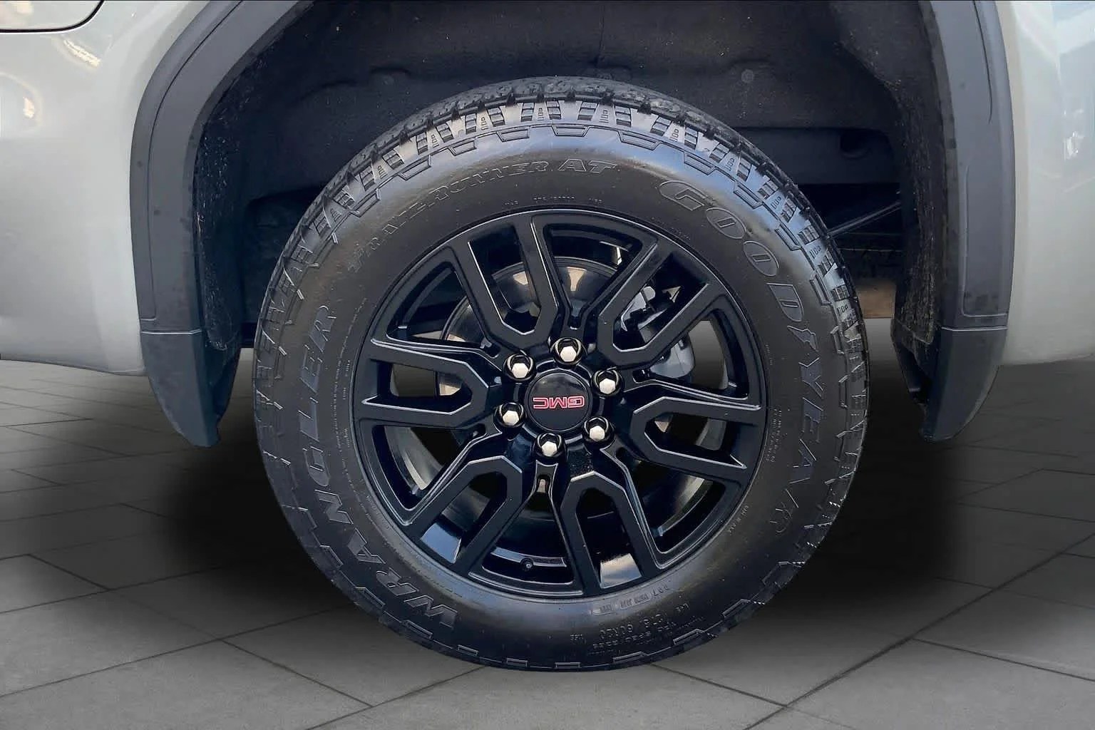 Used 2025 Sterling Metallic GMC Elevation image 10