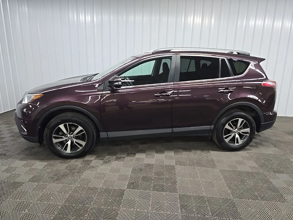 Used 2018 Black Toyota XLE image 5