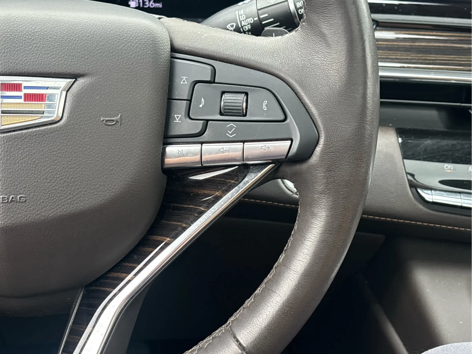 Used 2022 Crystal White Tricoat Cadillac Sport image 15