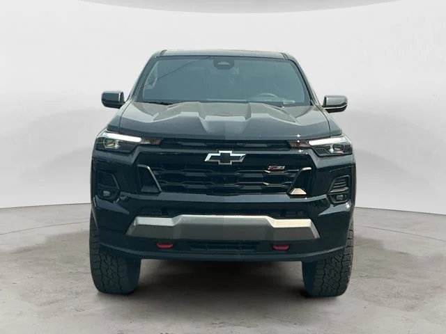 Used 2025 Black Chevrolet Z71 image 2