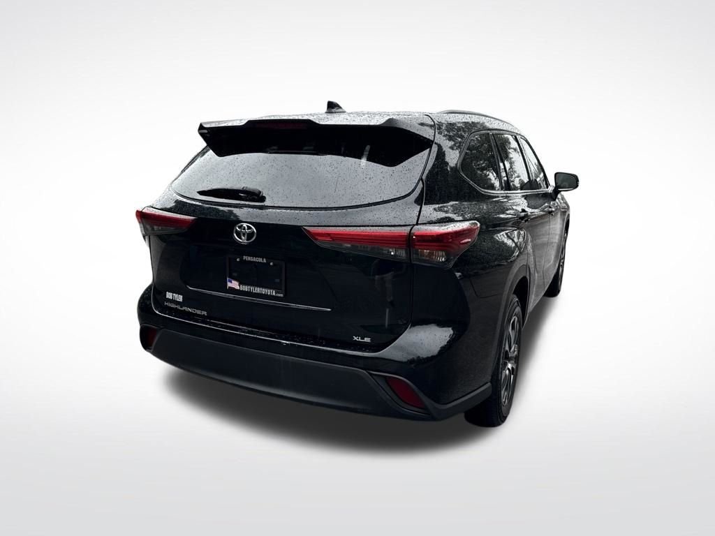 Used 2022 Black Toyota XLE image 5